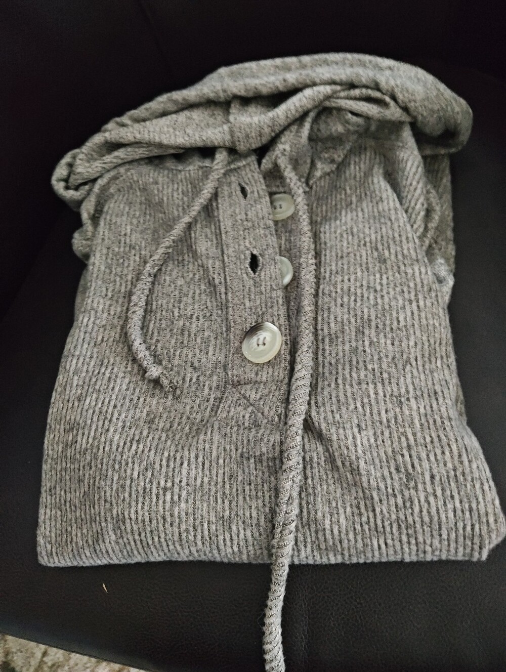 Winter Is Creeping Up On Us. Here's A Sweater To Start Off The Fall Season NWT